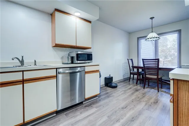 $349,900 | 4 Colonial Circle, Perinton, NY 14450