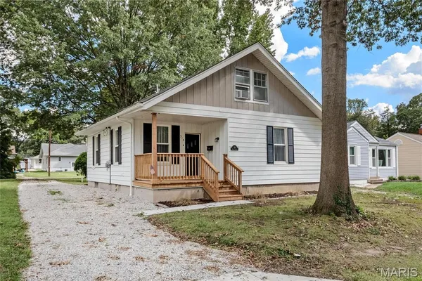 $1,895 | 318 North Cedar Street, O'Fallon, IL 62269