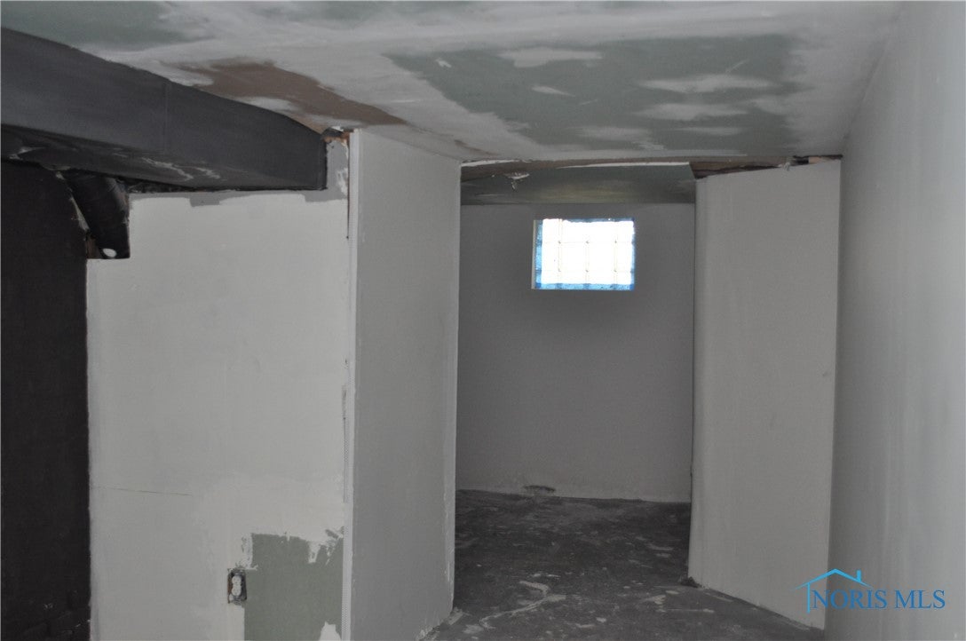 1807 Wyndhurst Road Toledo, OH 43607 - Photo 22 of 25 basement