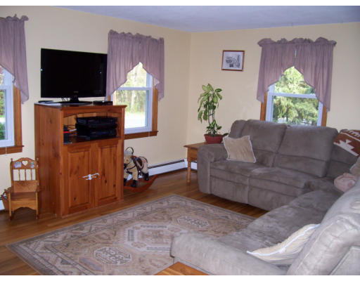 58 Lancaster Road Clinton, MA 01510 - Photo 4 of 12