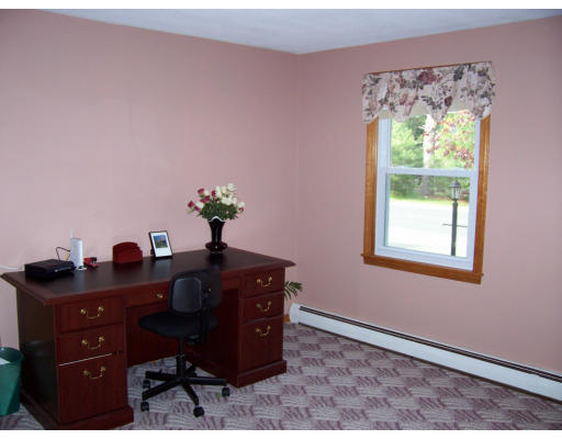 58 Lancaster Road Clinton, MA 01510 - Photo 5 of 12