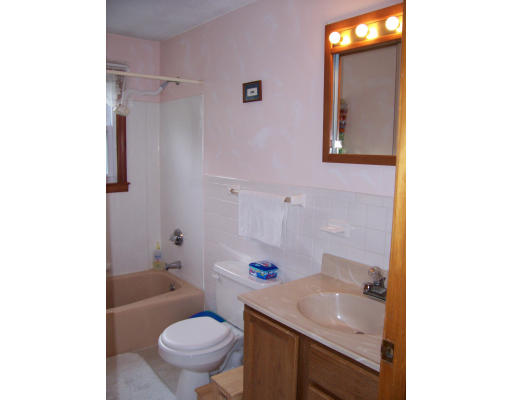58 Lancaster Road Clinton, MA 01510 - Photo 7 of 12