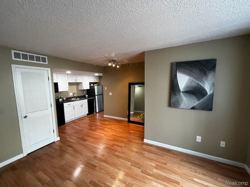 2639 Columbia Road, Unit 2 Berkley, MI 48072 - Photo 3 of 8