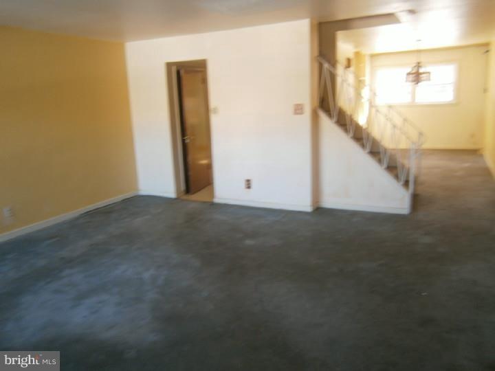 2706 West Country Club Road Philadelphia, PA 19131 - Photo 3 of 12 Living Room