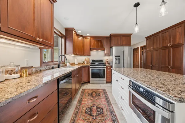 $838,700 | 413 Park Cambridge Wi 53523, Cambridge, WI 53523