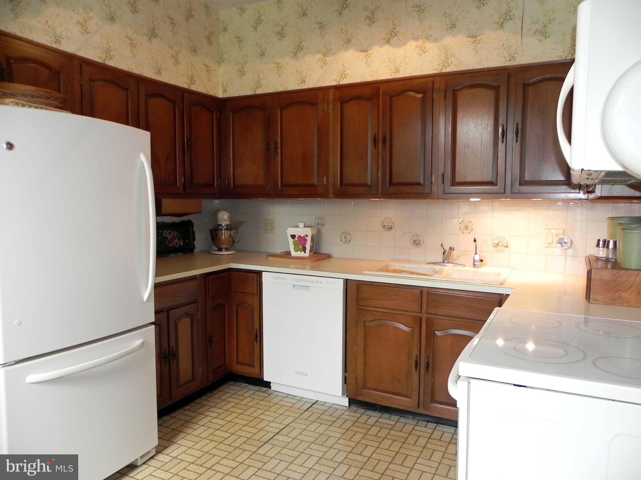 2909 Old Leetown Pike Ranson, WV 25438 - Photo 8 of 28 Kitchen w/ Modern Appliances