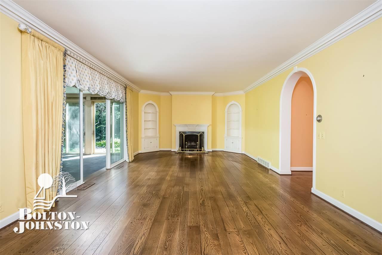 360 Provencal Road Grosse Pointe, MI 48236 - Photo 9 of 78 Living Room