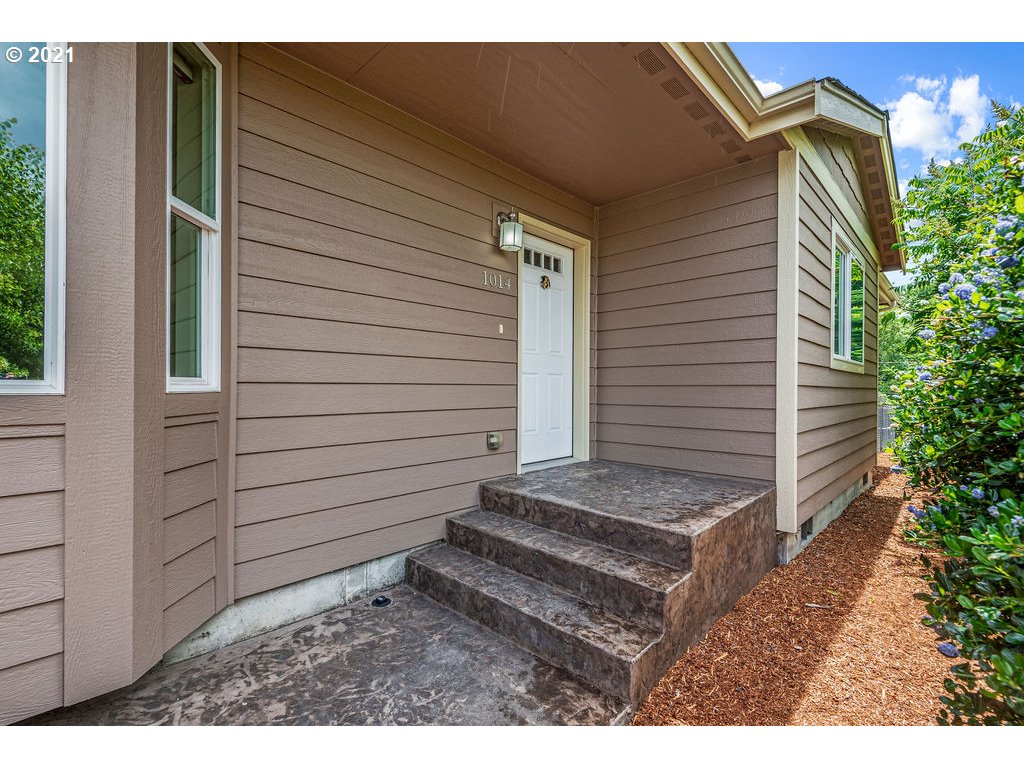1014 Cloverdale Road Kalama, WA 98625 - Photo 2 of 32 Gallery Image 2