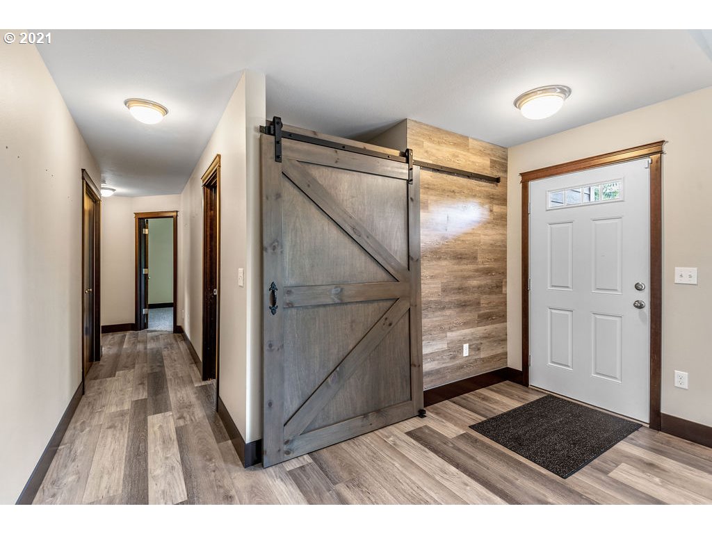 1014 Cloverdale Road Kalama, WA 98625 - Photo 11 of 32 Gallery Image 11