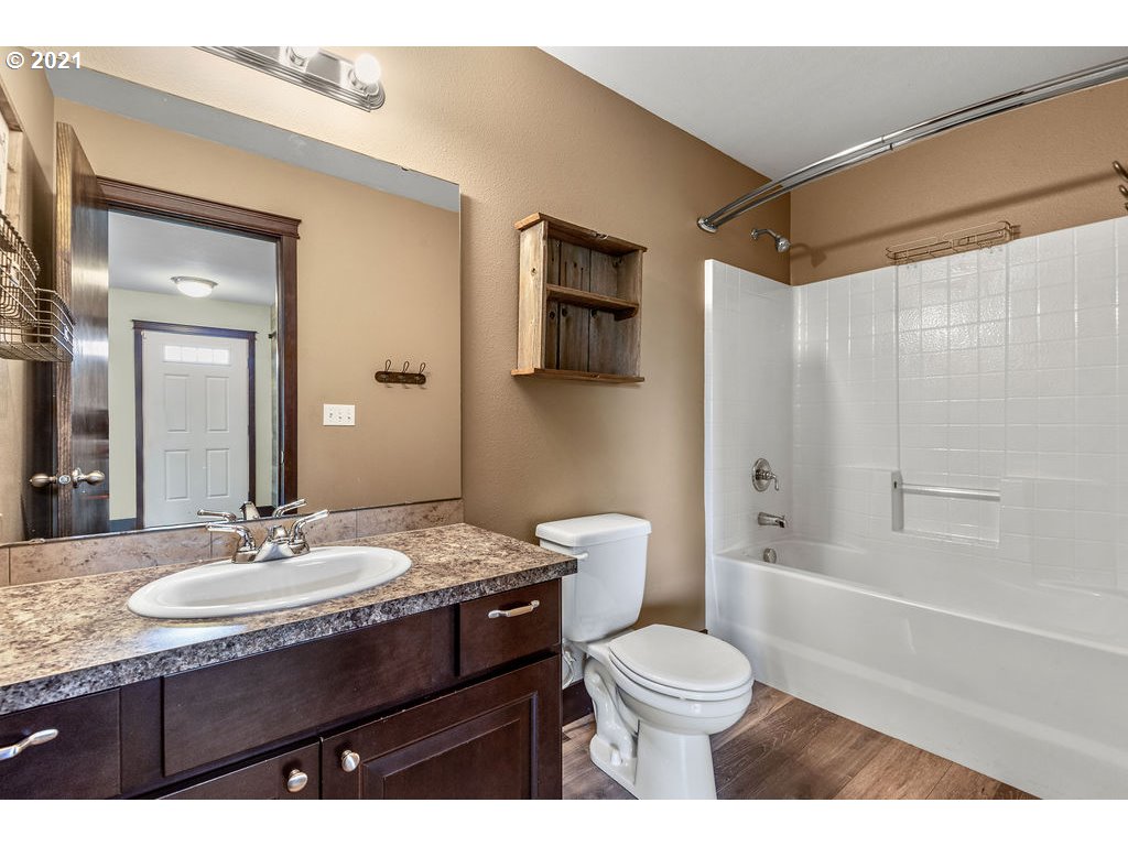 1014 Cloverdale Road Kalama, WA 98625 - Photo 12 of 32 Gallery Image 12