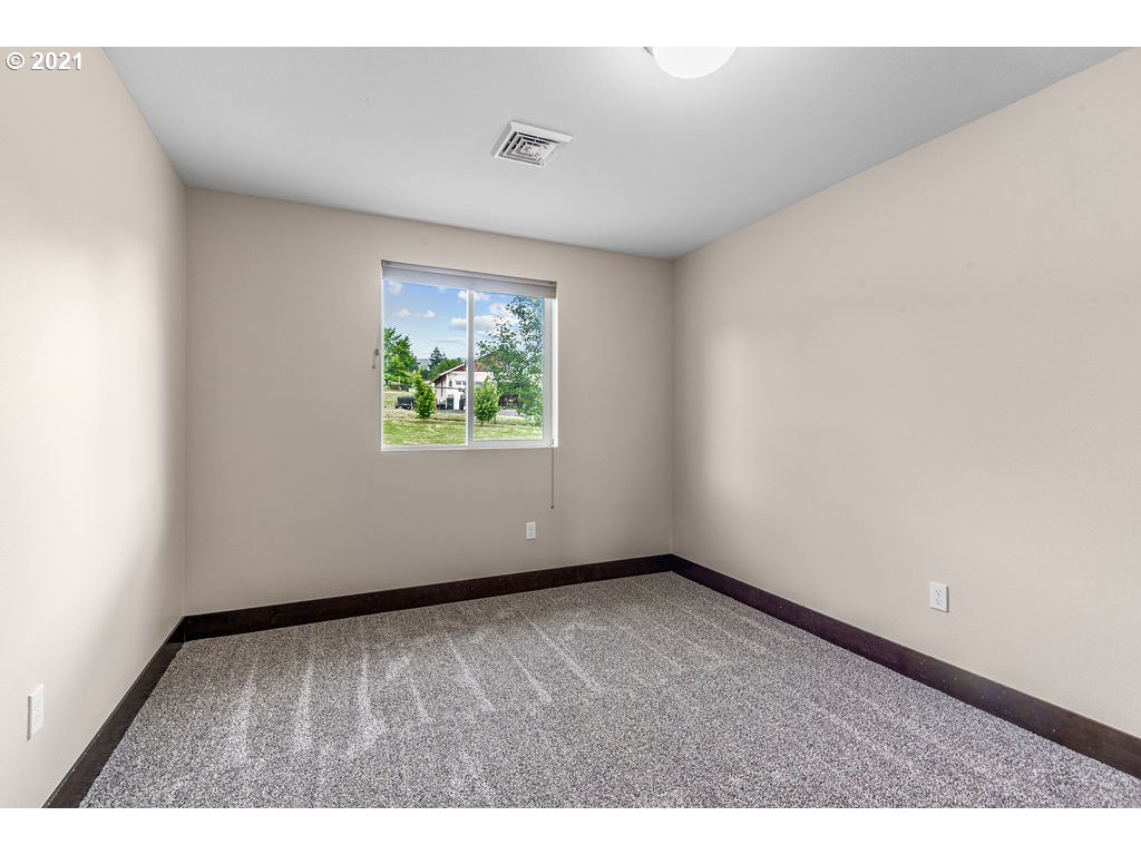 1014 Cloverdale Road Kalama, WA 98625 - Photo 13 of 32 Gallery Image 13
