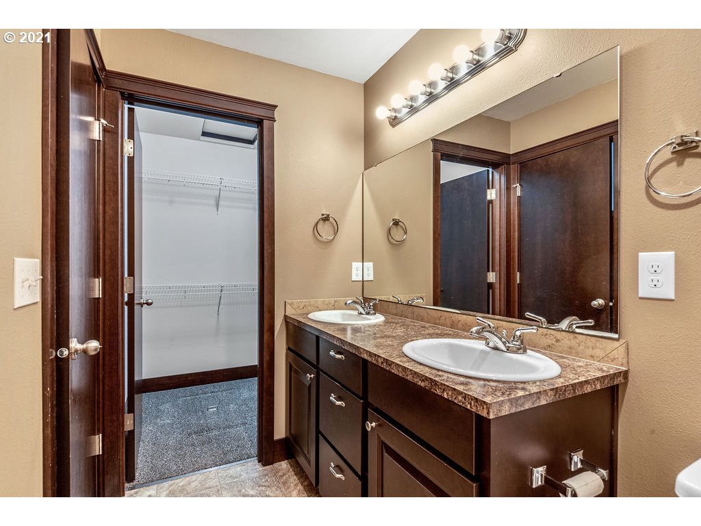 1014 Cloverdale Road Kalama, WA 98625 - Photo 17 of 32 Gallery Image 17