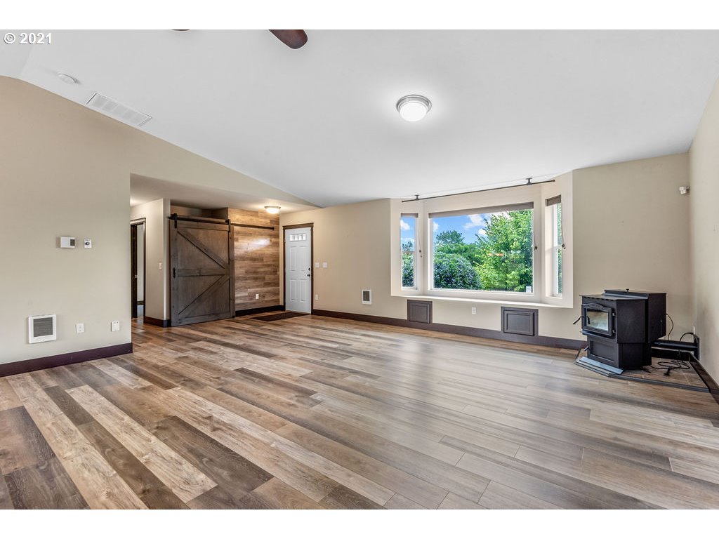 1014 Cloverdale Road Kalama, WA 98625 - Photo 3 of 32 Gallery Image 3