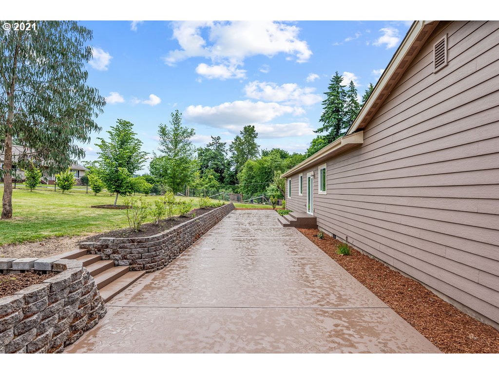 1014 Cloverdale Road Kalama, WA 98625 - Photo 27 of 32 Gallery Image 27