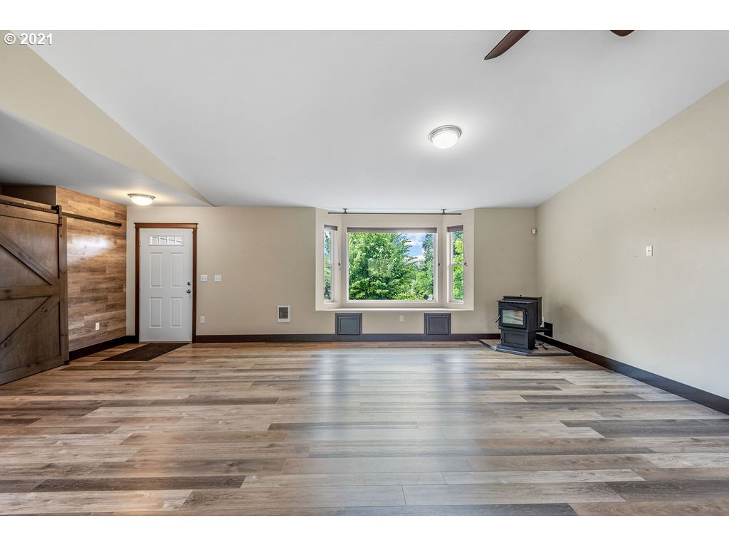 1014 Cloverdale Road Kalama, WA 98625 - Photo 4 of 32 Gallery Image 4