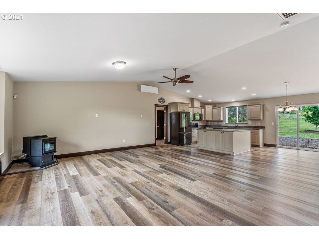 1014 Cloverdale Road Kalama, WA 98625 - Photo 10 of 32 Gallery Image 10