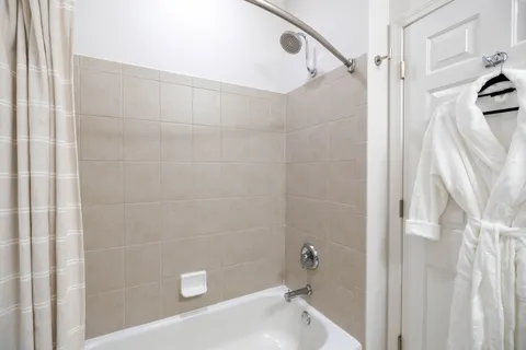 $365,000 | 715 West Eastman Street, Chicago, IL 60610