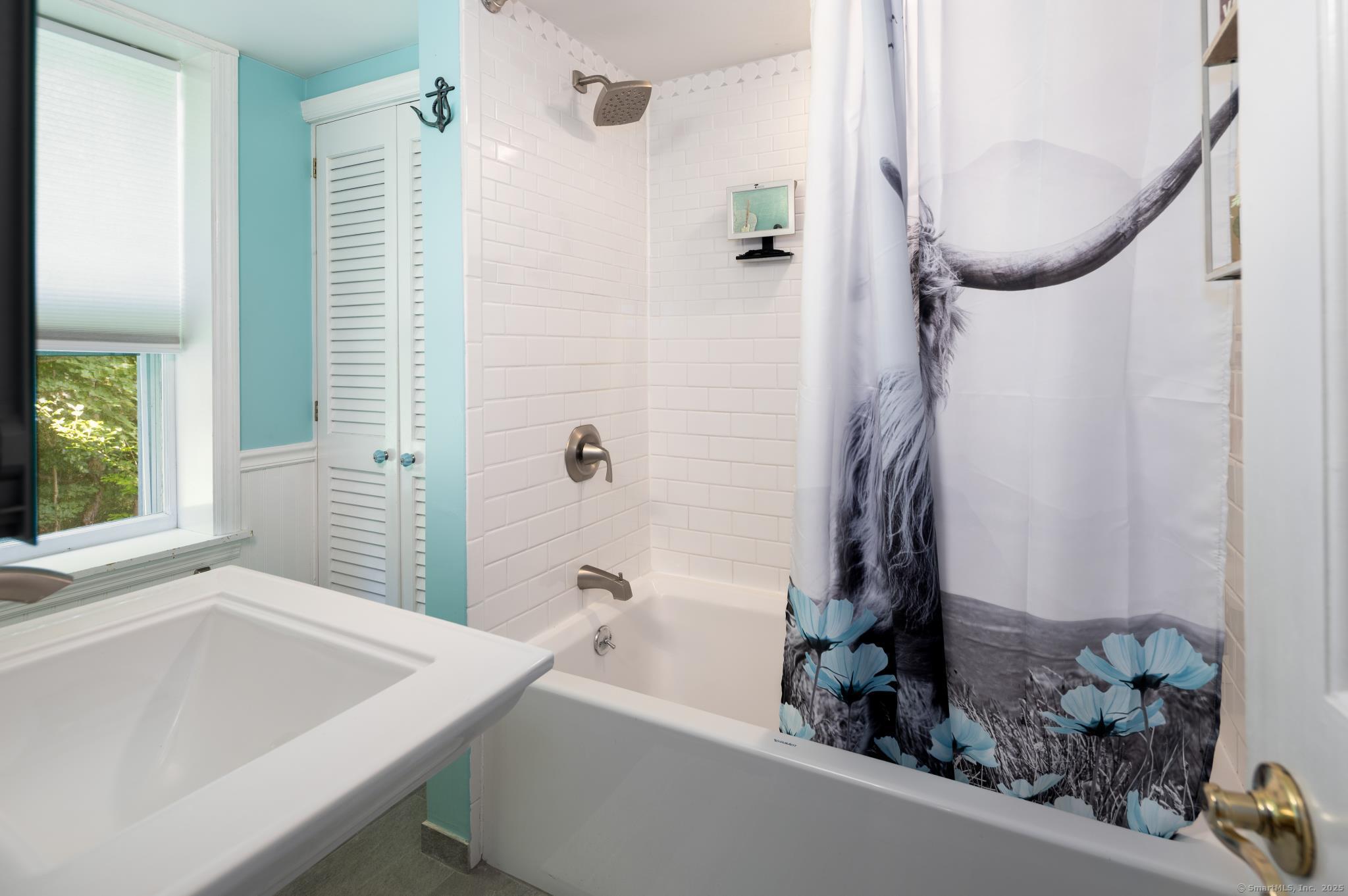696 Kent Road New Milford, CT 06755 - Photo 15 of 28 a bathroom with a tub a sink and a window