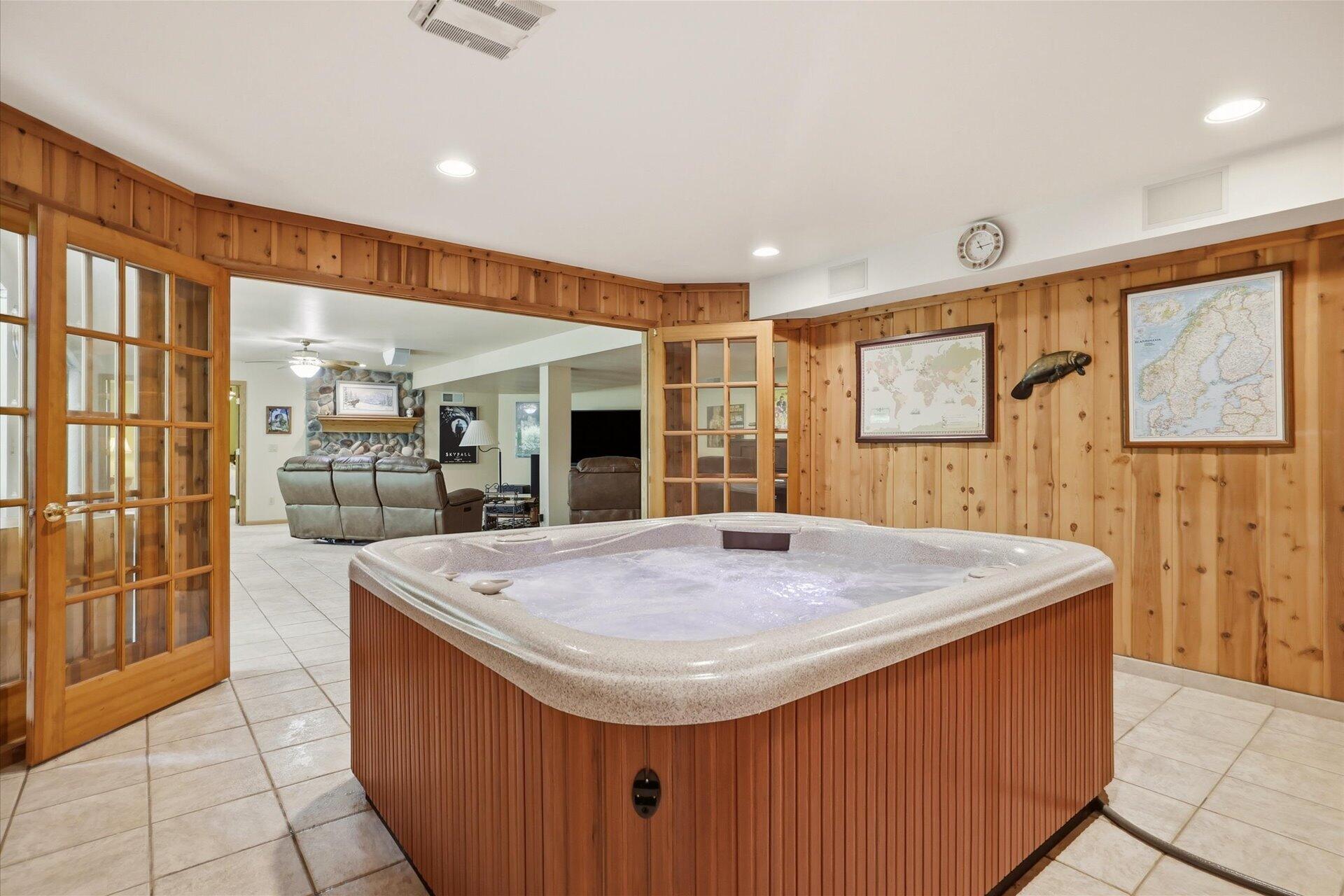 W330-s1417 County Rd C Delafield, WI 53018 - Photo 28 of 39 Hot Tub Room