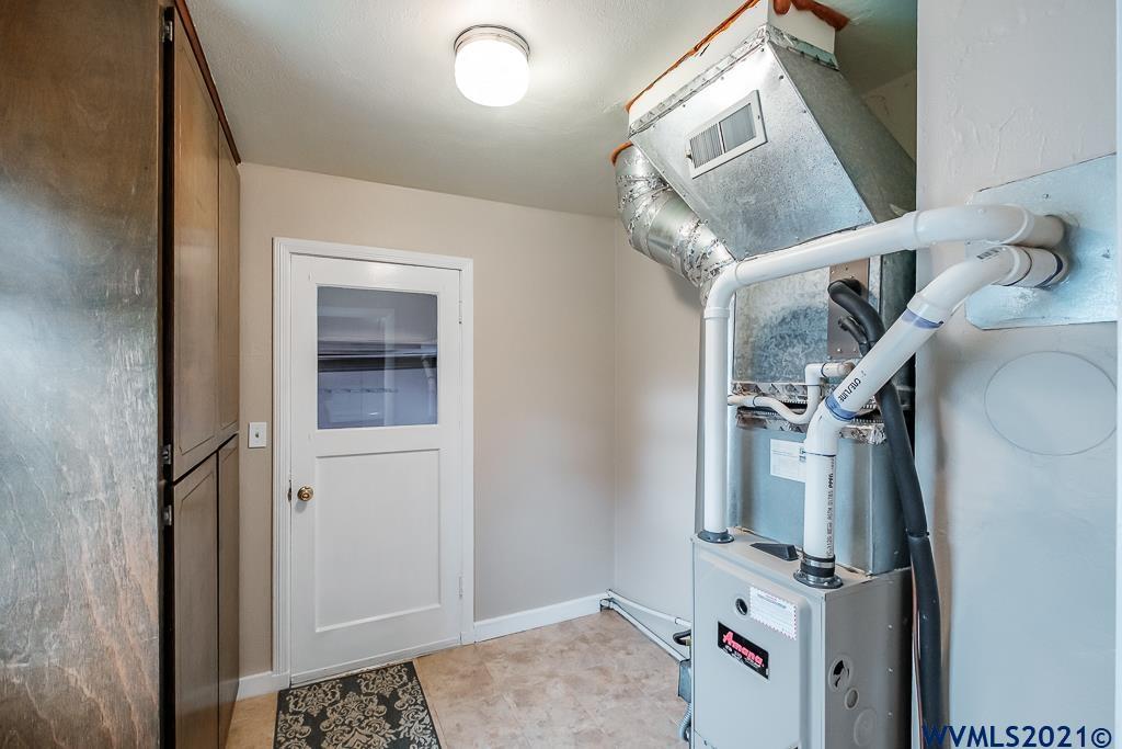 1094 Southwest 14th Avenue Albany, OR 97321 - Photo 16 of 32