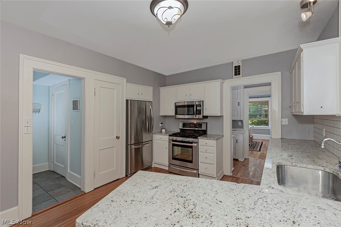 2944 Broxton Road Cleveland, OH 44120 - Photo 9 of 35