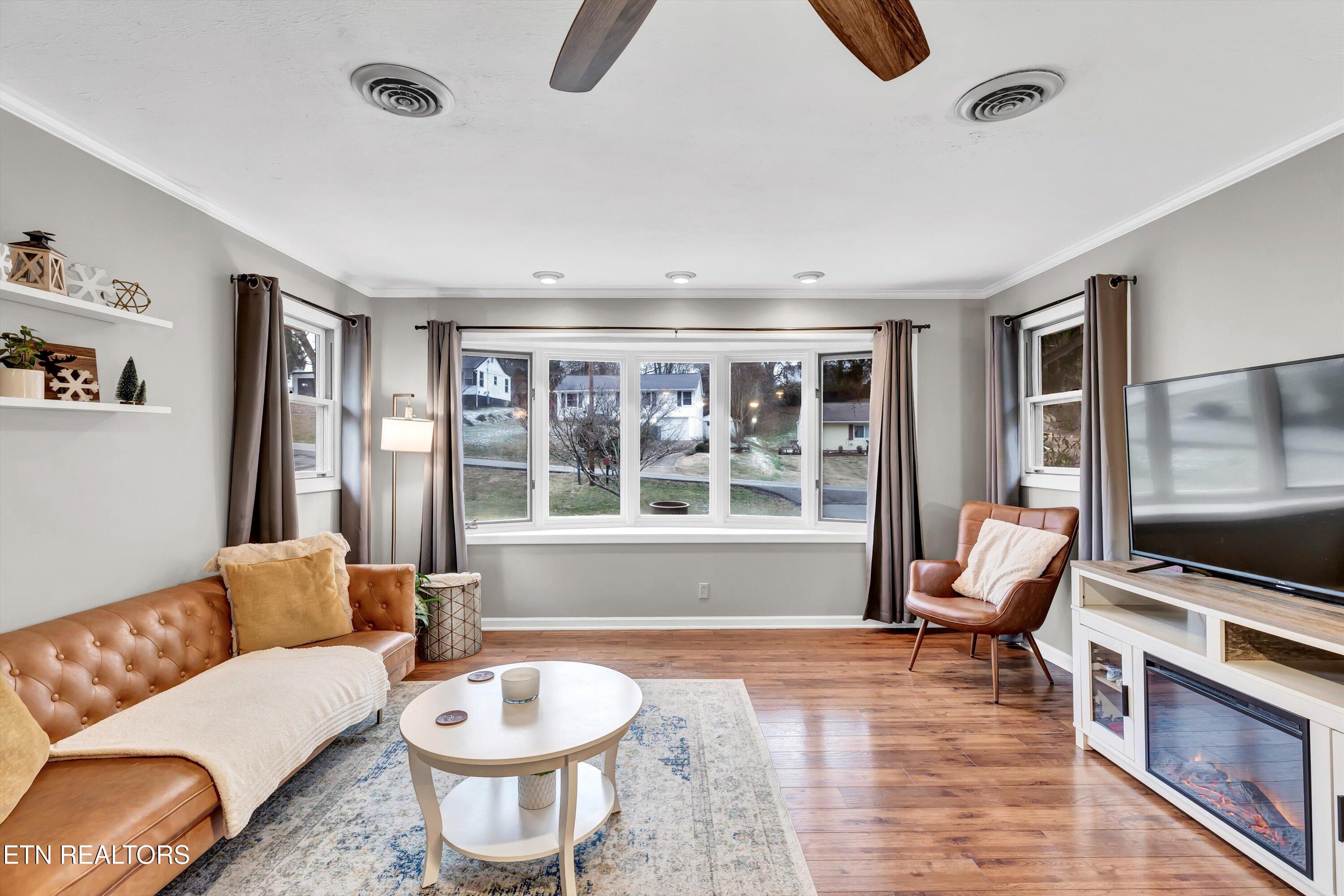 310 Stone Road Knoxville, TN 37920 - Photo 3 of 22 Living Room