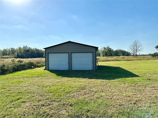 a view of entryway with a door