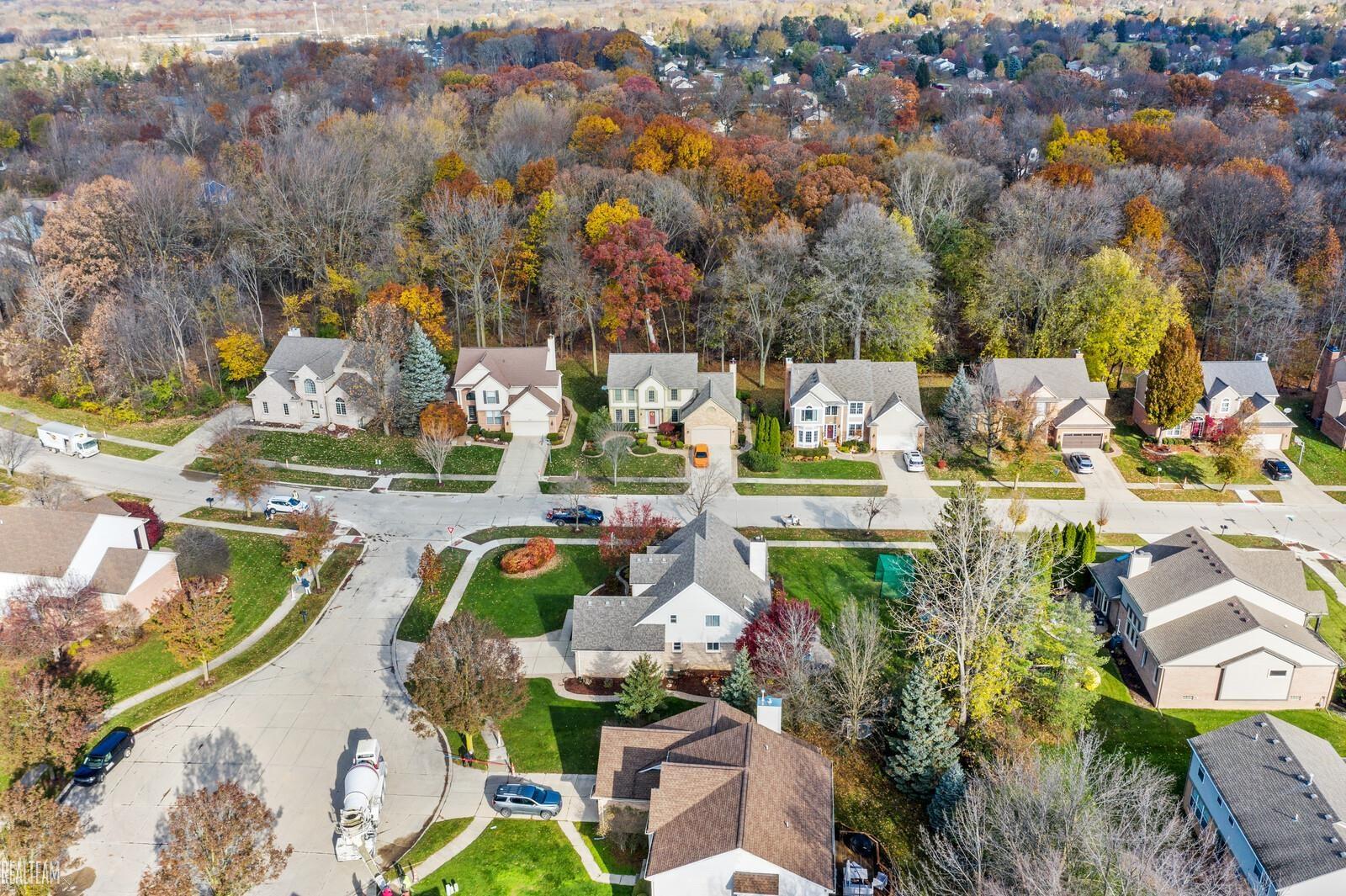 2695 Oak View Court Rochester, MI 48307 - Photo 42 of 54 50127528-41.JPG