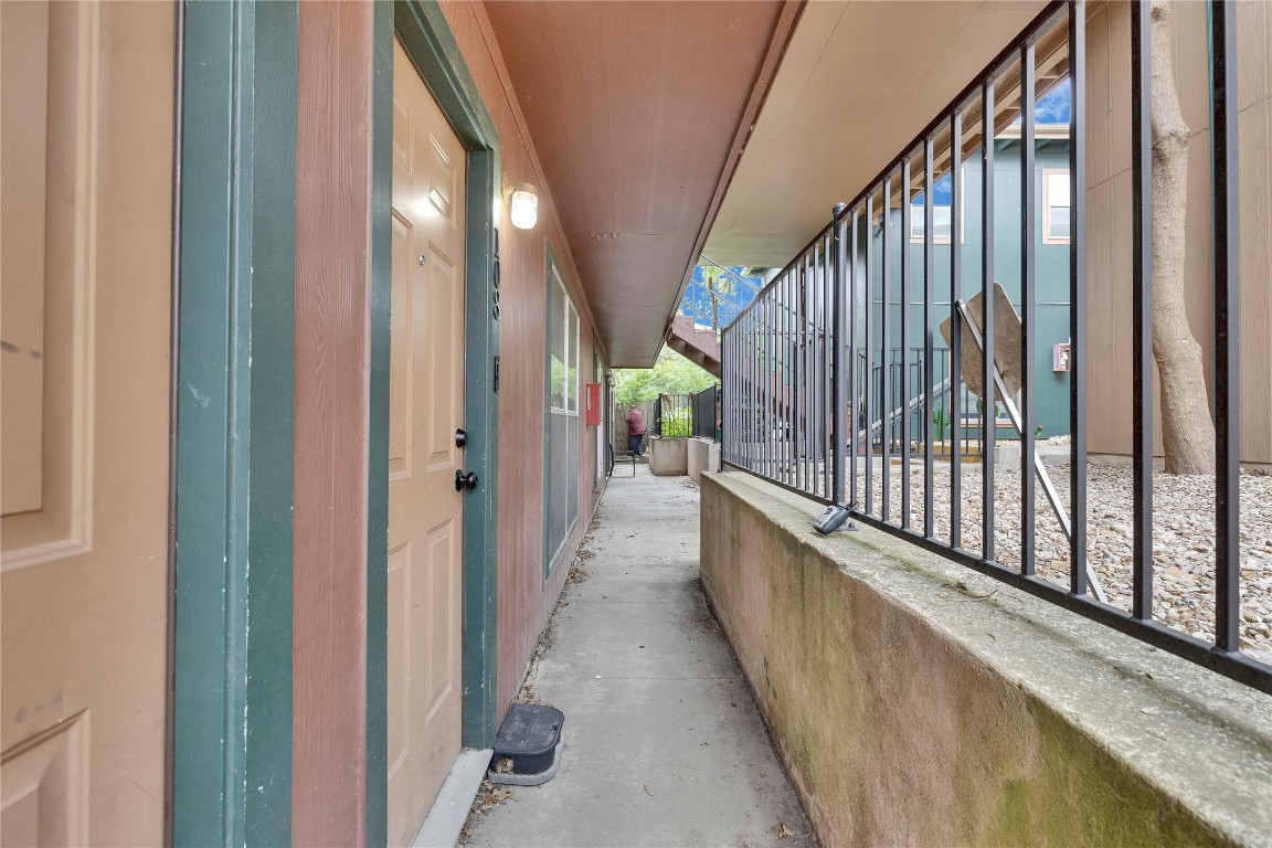 2314 Greenfield Parkway, Unit 108 Austin, TX 78741 - Photo 14 of 23 a view of a balcony