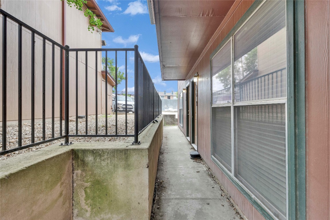 2314 Greenfield Parkway, Unit 108 Austin, TX 78741 - Photo 15 of 23 a view of entryway