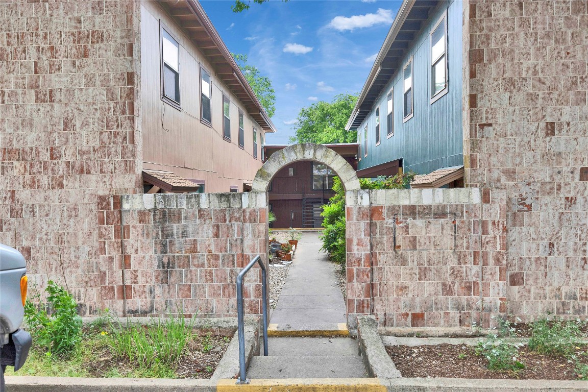 2314 Greenfield Parkway, Unit 108 Austin, TX 78741 - Photo 18 of 23 a front view of a house with a garden