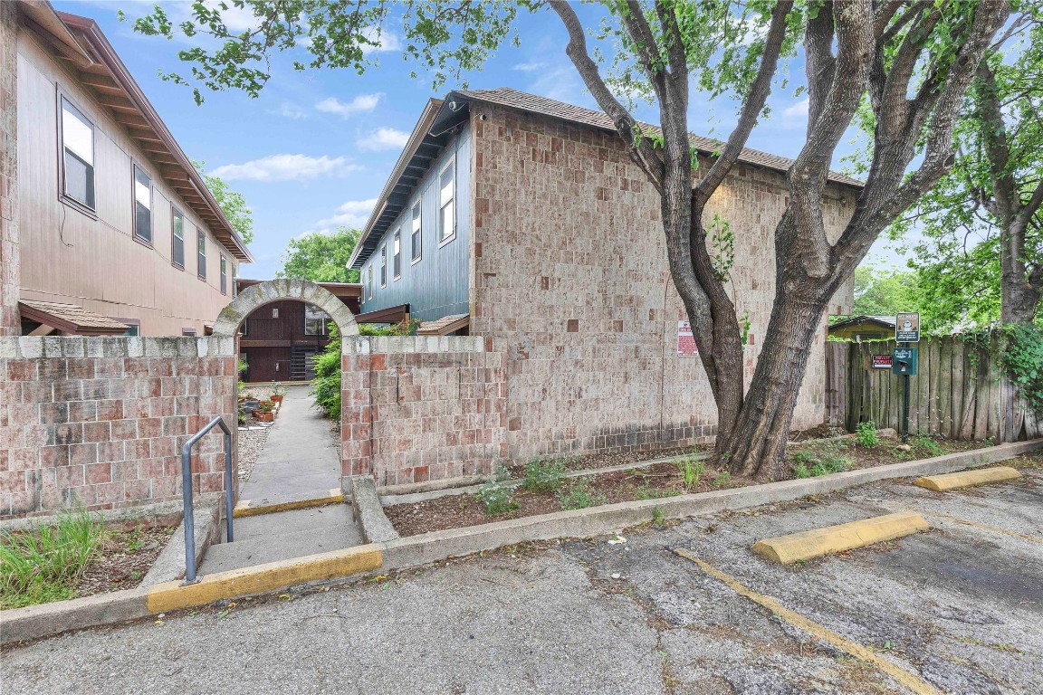 2314 Greenfield Parkway, Unit 108 Austin, TX 78741 - Photo 19 of 23