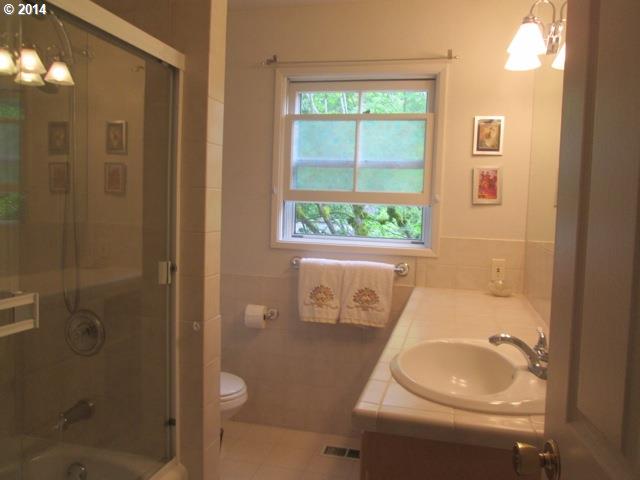 11255 Southwest Ridgecrest Drive Beaverton, OR 97008 - Photo 9 of 13 Gallery Image 9