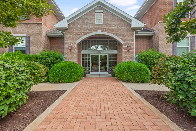 $389,000 | 2671 Stone Circle, Unit 208, Geneva, IL 60134