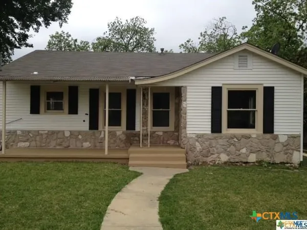 $1,650 | 222 South Hickory Avenue, New Braunfels, TX 78130