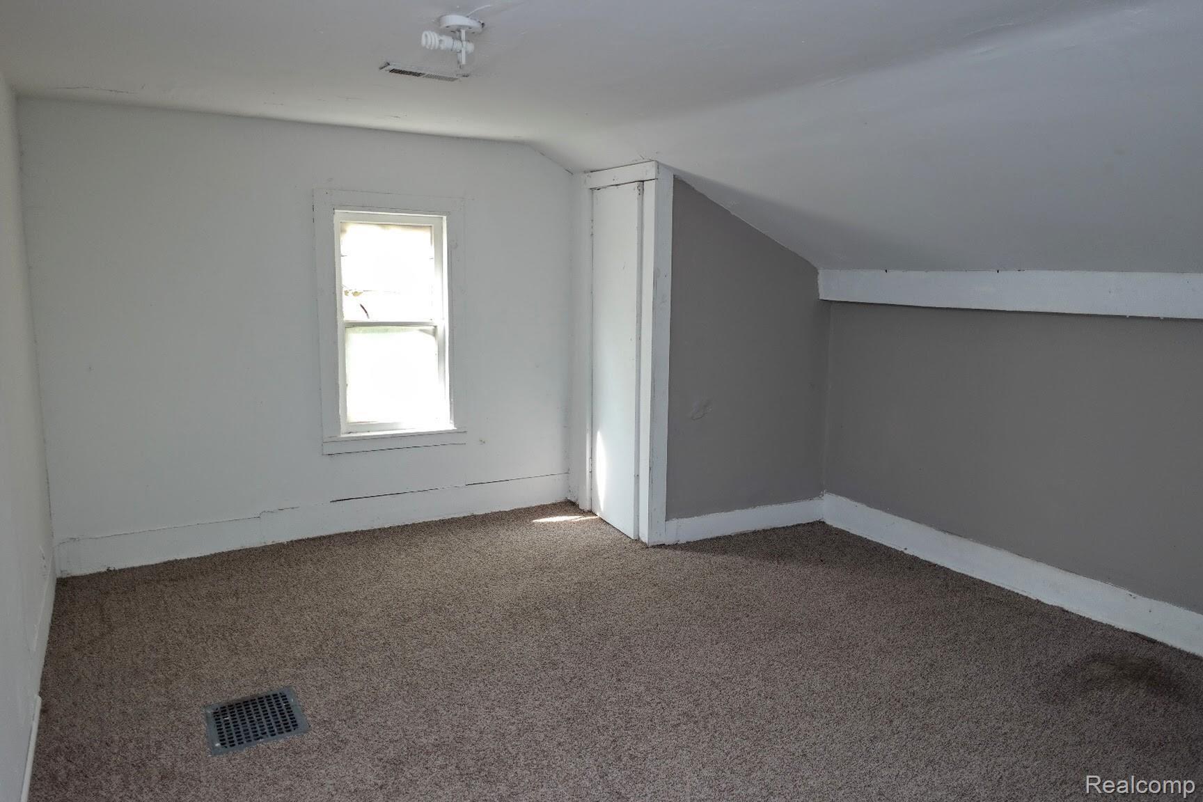 3063 South Center Road Burton, MI 48519 - Photo 17 of 20 SAM_4237.jpg