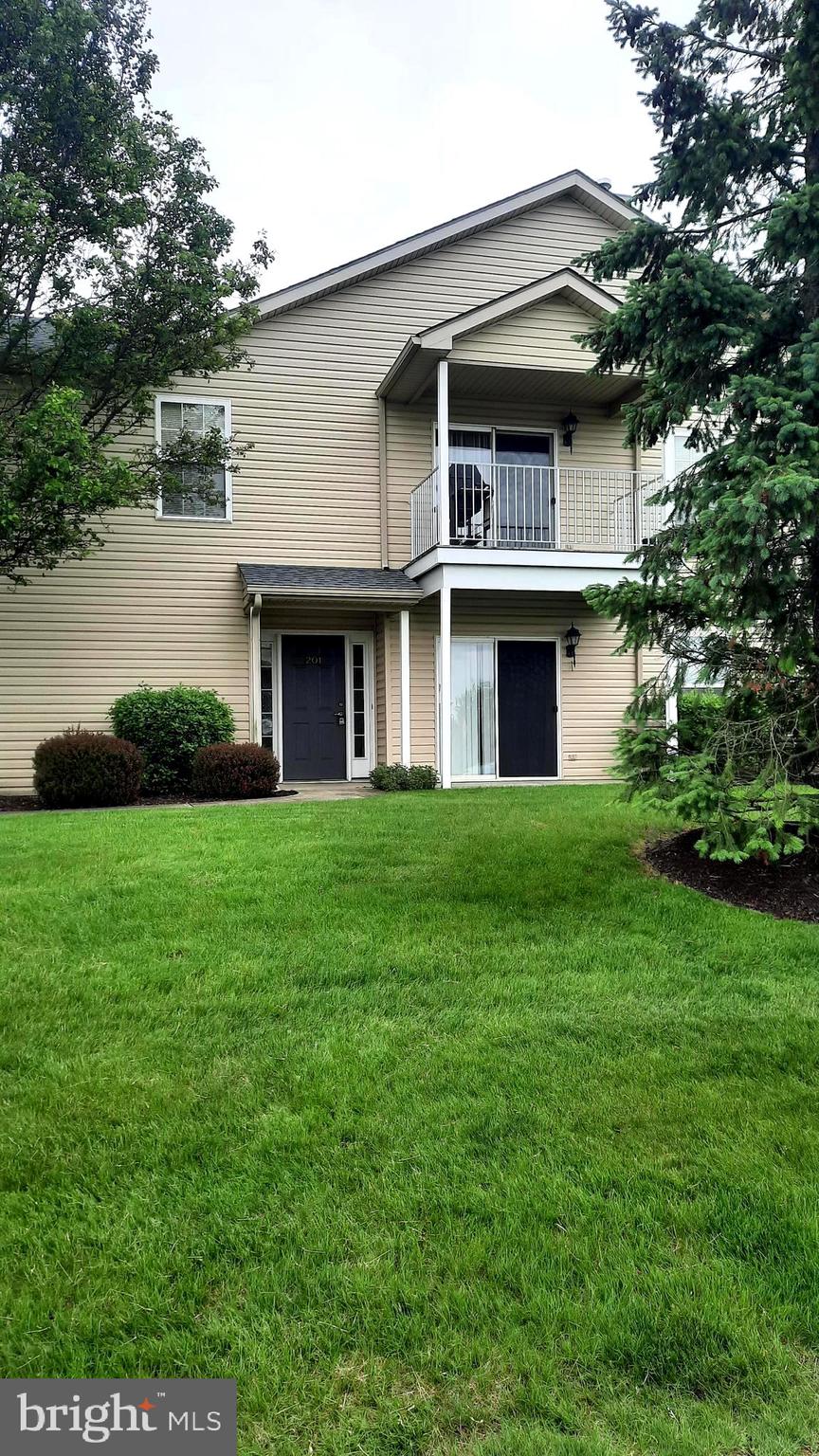 201 Sparrow Road Hummelstown, PA 17036 - Photo 3 of 14 Gallery Image 3
