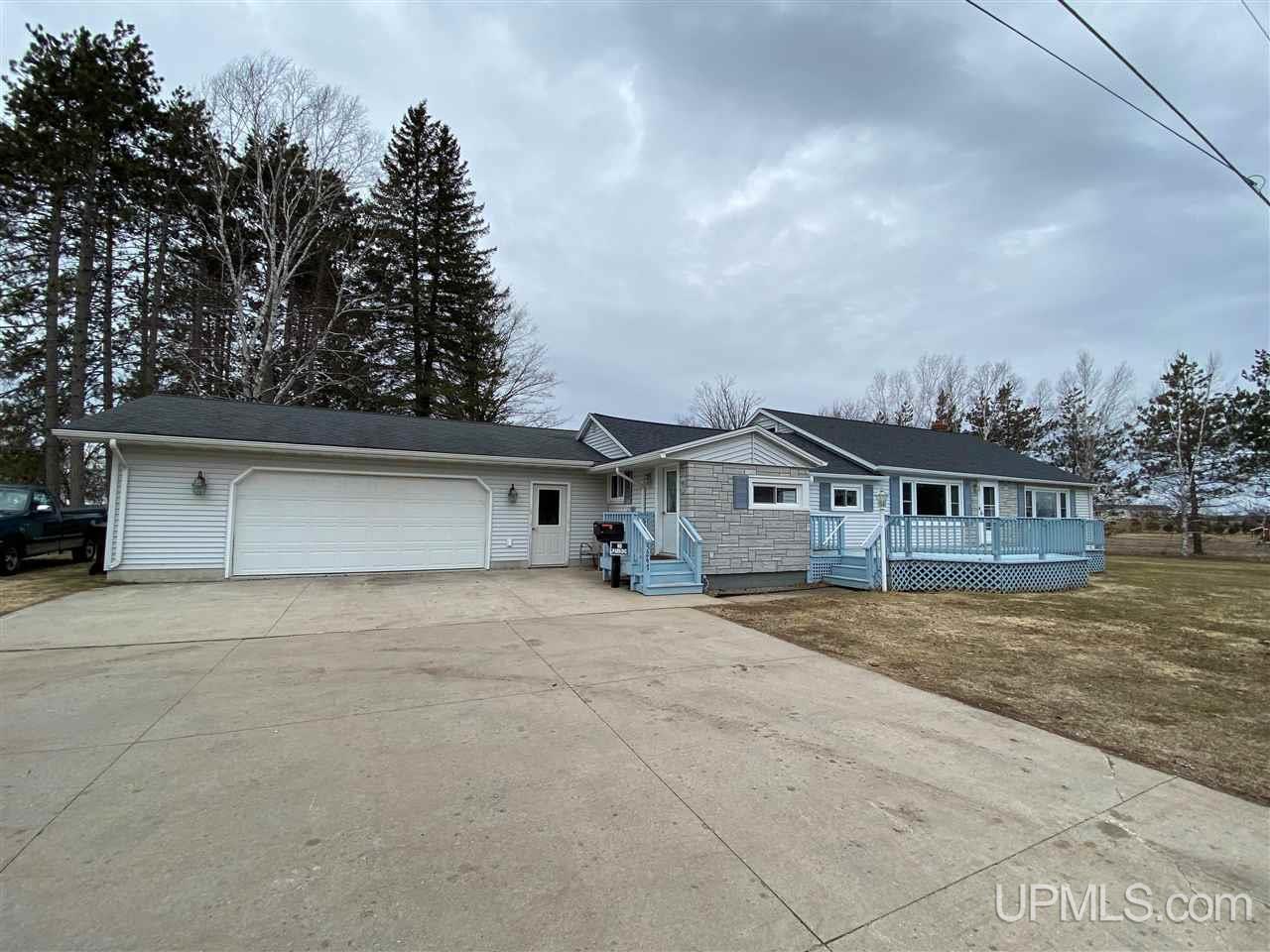 5247 F Road Bark River, MI 49807 - Photo 2 of 20