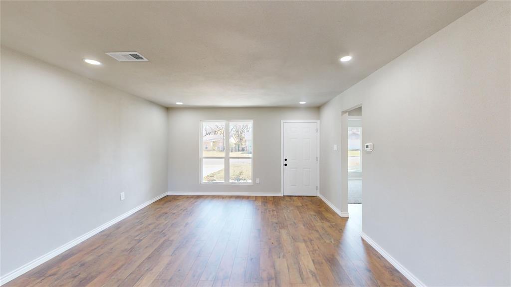 5648 De Cory Road Fort Worth, TX 76134 - Photo 6 of 30