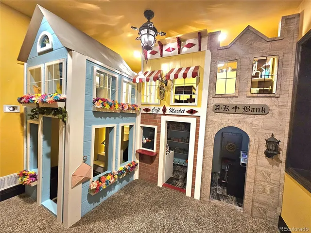 a view of a livingroom with fireplace and furniture