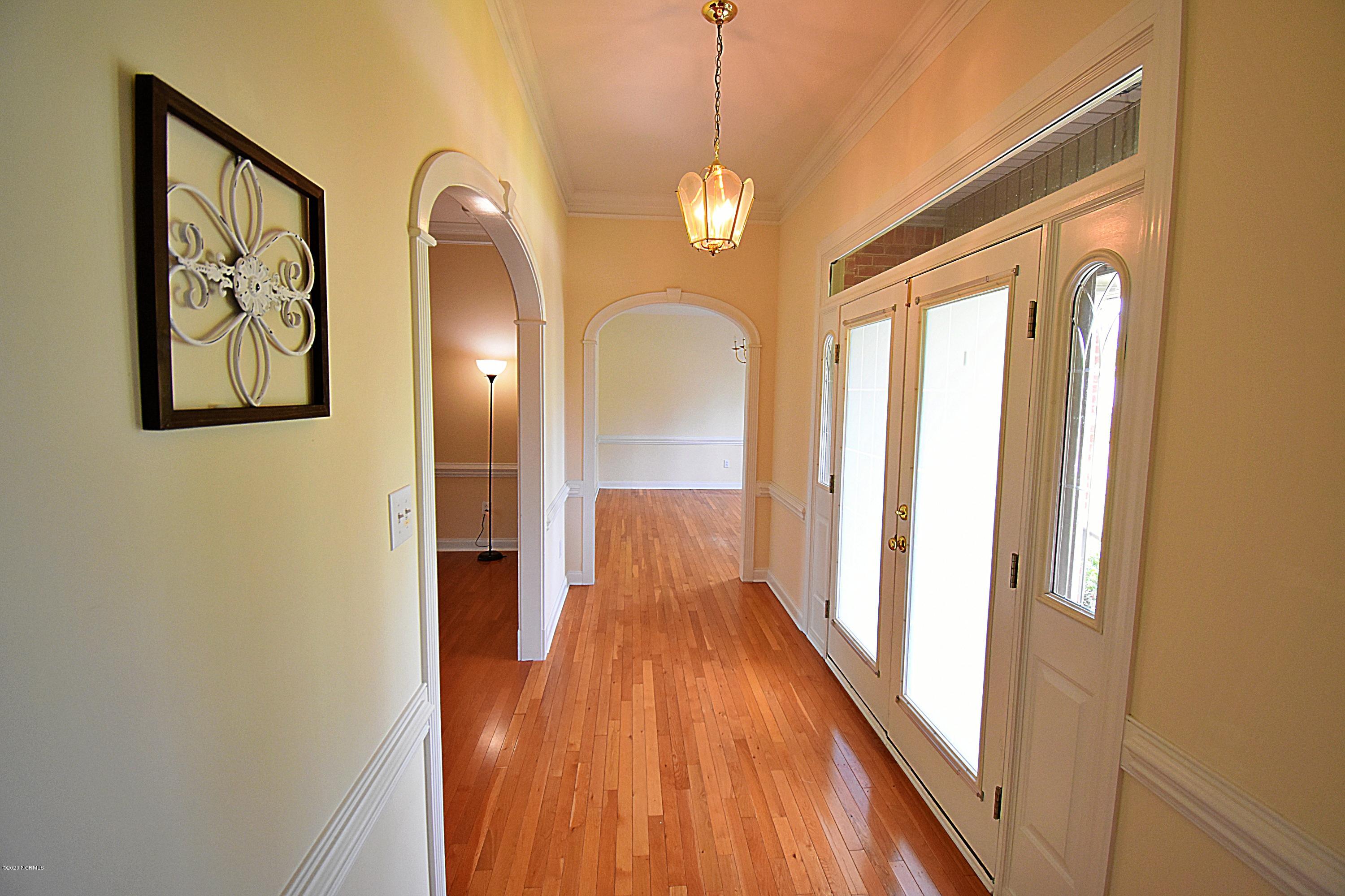 215 Mellen Road New Bern, NC 28562 - Photo 2 of 46 Foyer