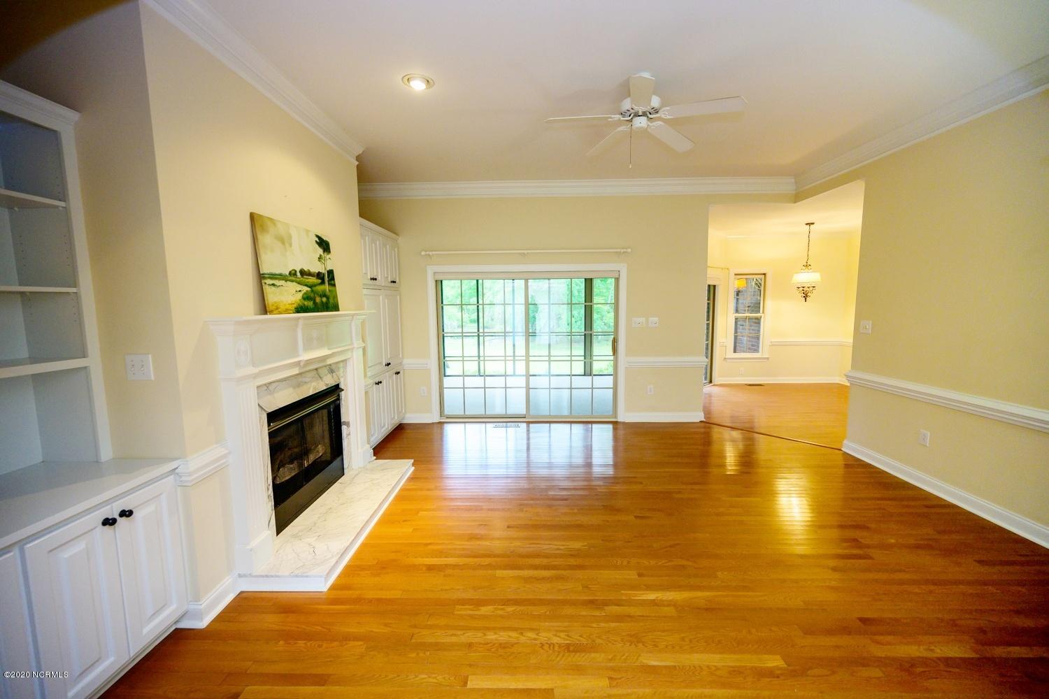 215 Mellen Road New Bern, NC 28562 - Photo 3 of 46 Living Room