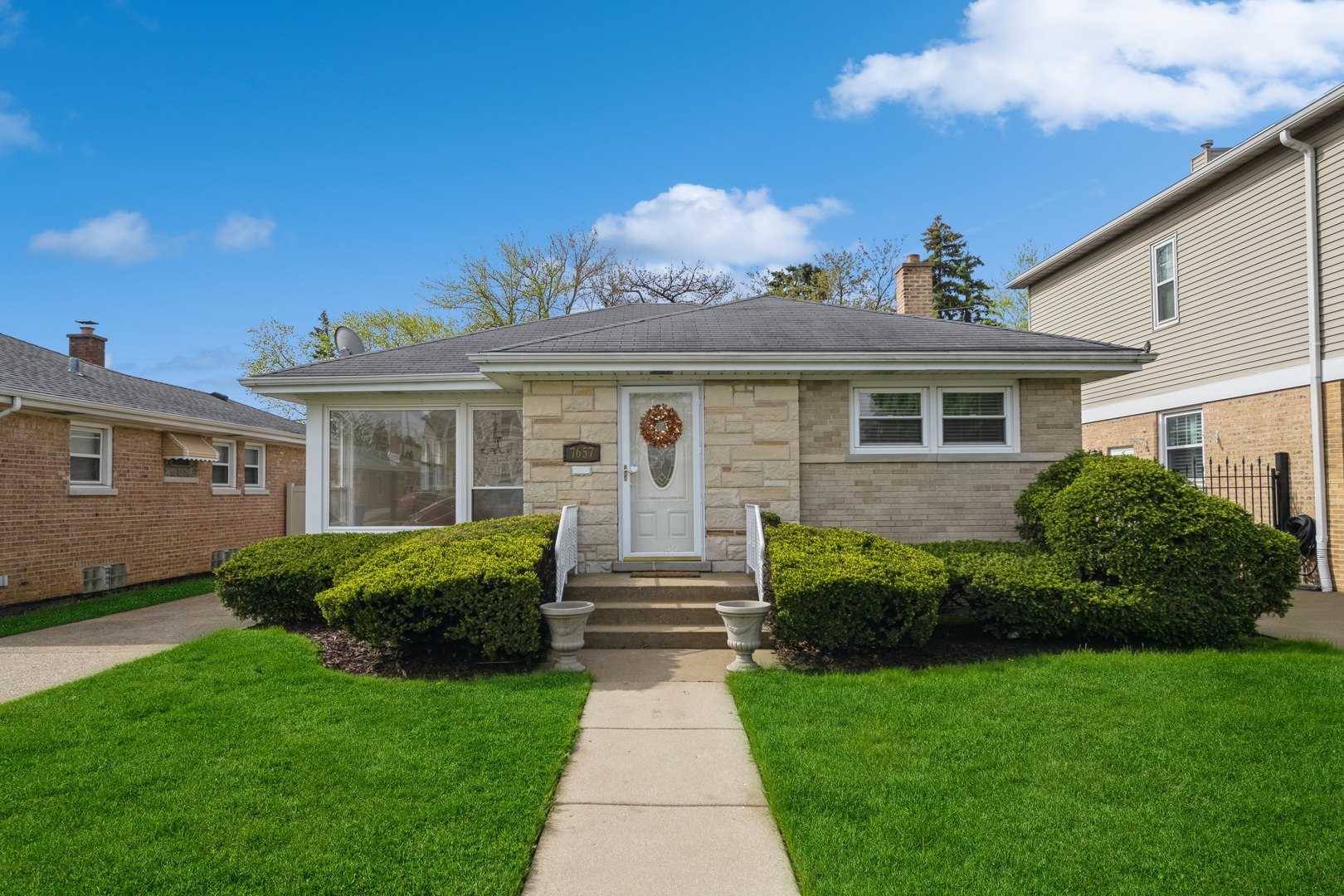7657 West Rosedale Avenue Chicago, IL 60631 - Photo 1 of 17 Gallery Image 1