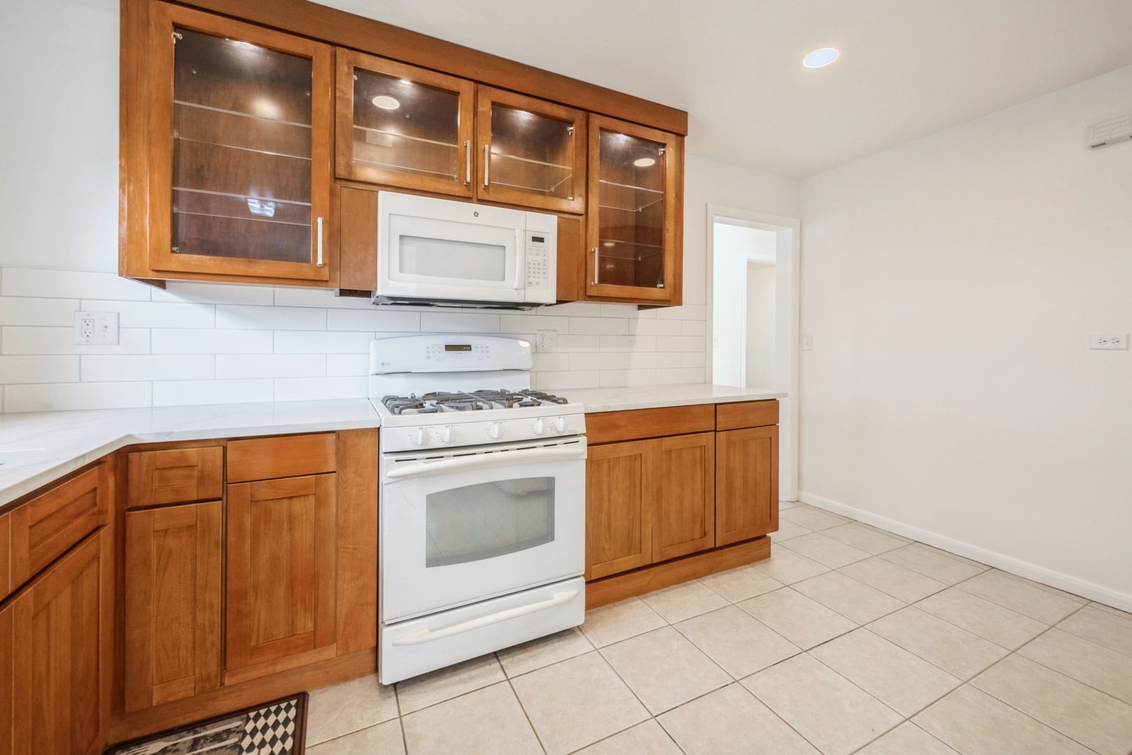 7657 West Rosedale Avenue Chicago, IL 60631 - Photo 5 of 17 Gallery Image 5