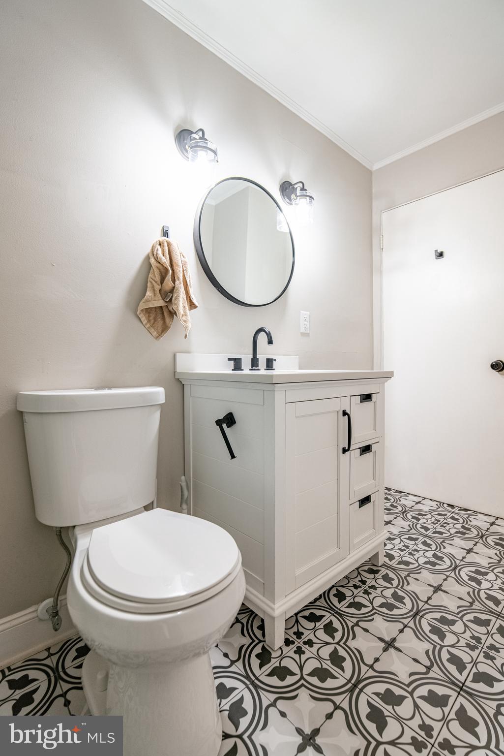 907 Marbrook Lane York, PA 17404 - Photo 17 of 33 a bathroom with a sink toilet and a mirror