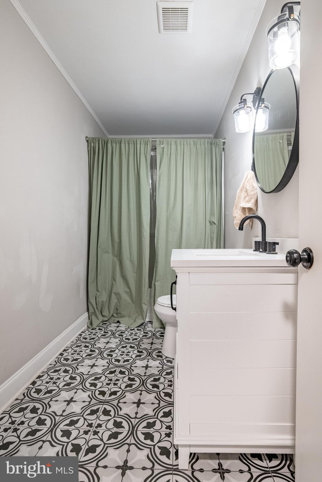 907 Marbrook Lane York, PA 17404 - Photo 18 of 33 a bathroom with a sink toilet and a mirror