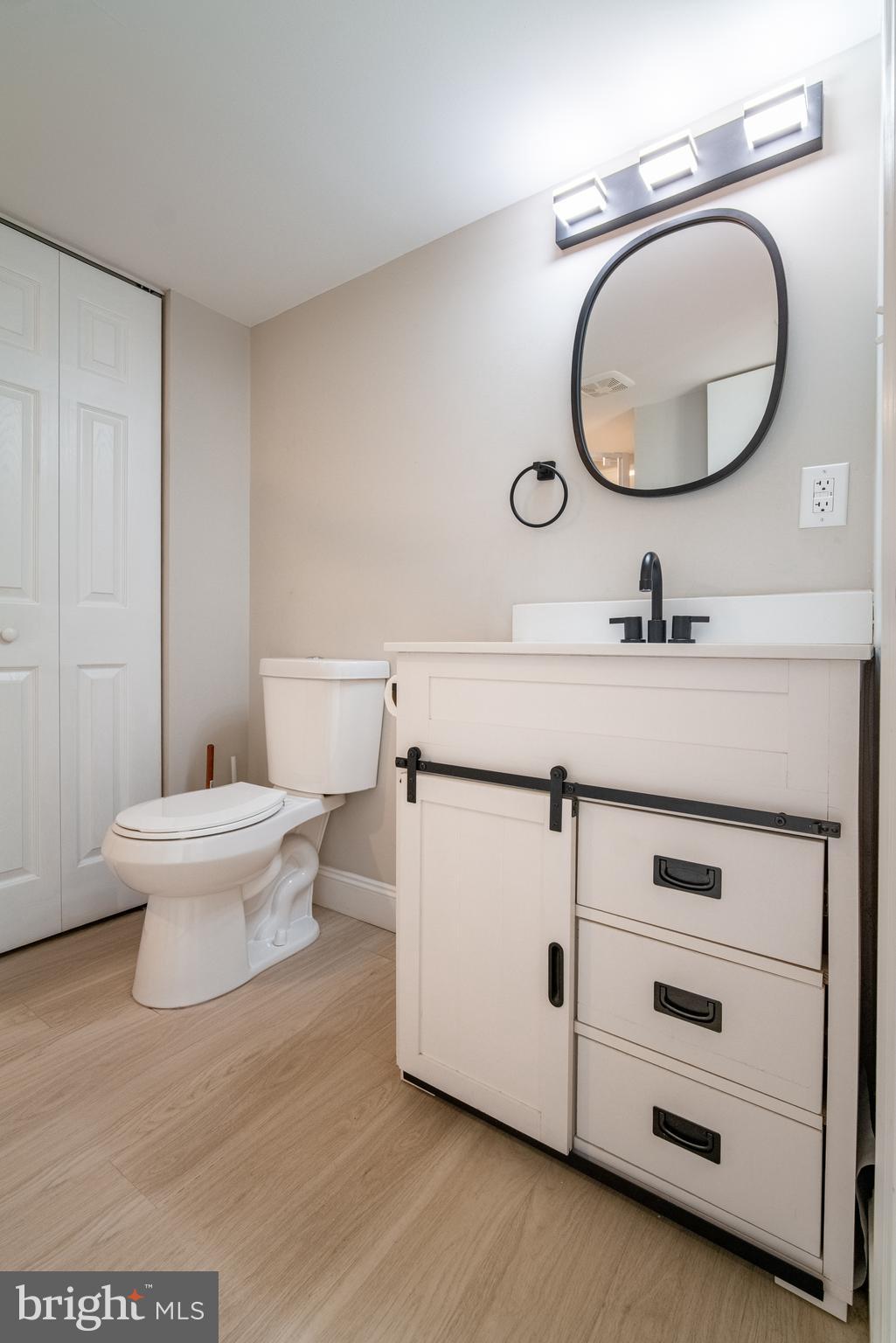 907 Marbrook Lane York, PA 17404 - Photo 21 of 33 a bathroom with a toilet sink and mirror