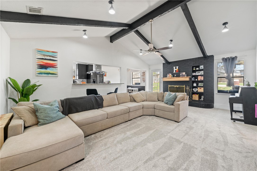 216 Hillside Drive Hewitt, TX 76643 - Photo 2 of 31