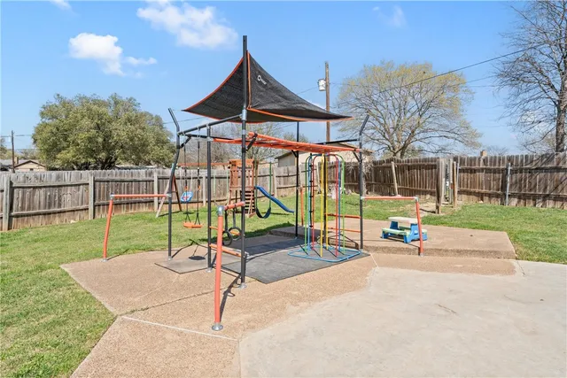 $480,000 | 216 Hillside Drive, Hewitt, TX 76643