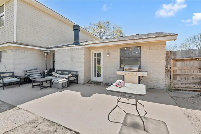 $480,000 | 216 Hillside Drive, Hewitt, TX 76643